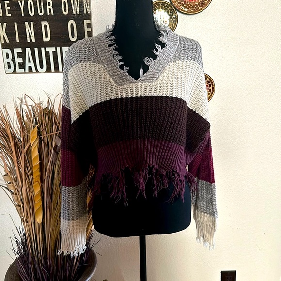 5 for $25- Coco+Jameson S fray ended sweater - Picture 1 of 1